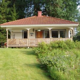 Direkt am grossen See Lelång gelegenes Ferienhaus mit schönem Seeblick in Dalsland